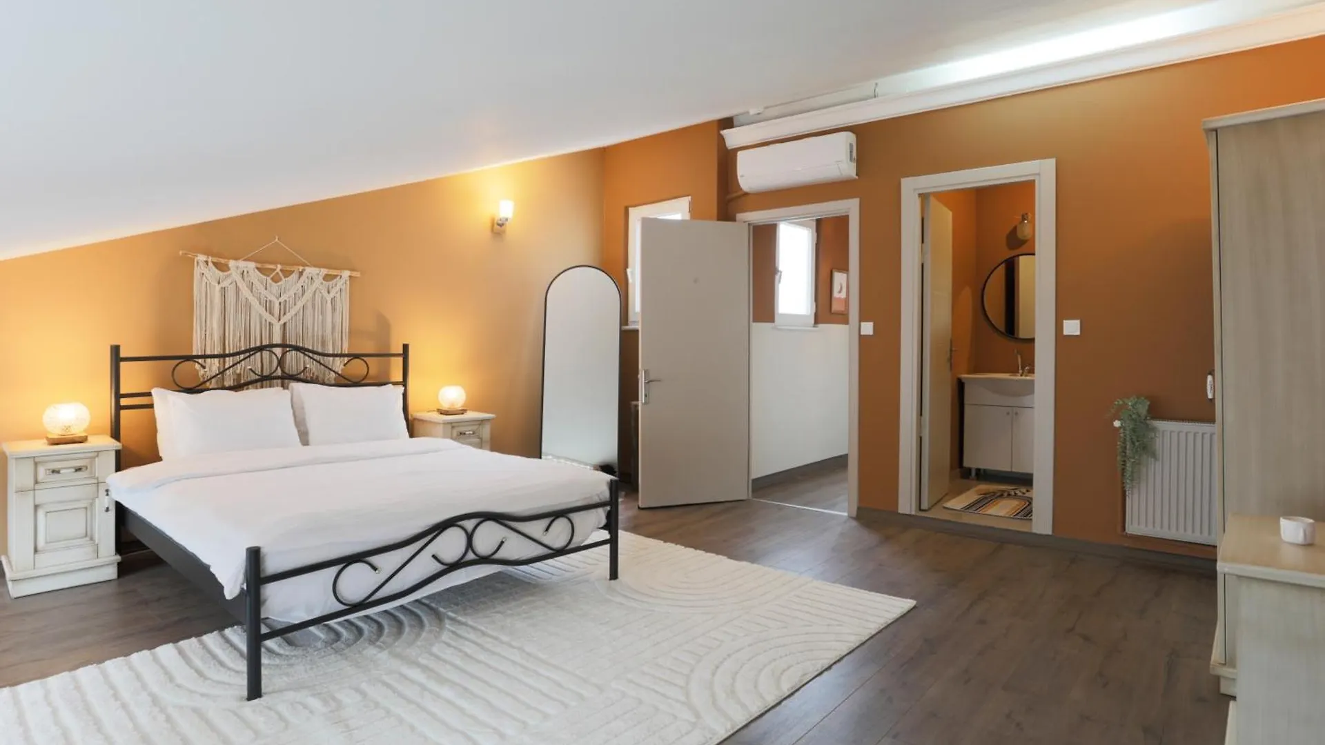 Triplex In The Heart Of Taksim For Big Groups And Familes Apartment Istanbul